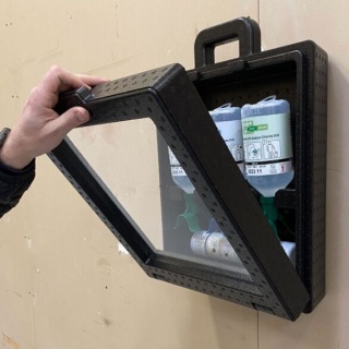 Zamykana stacja do płukania oczu PLUM iBOX2 (4921)